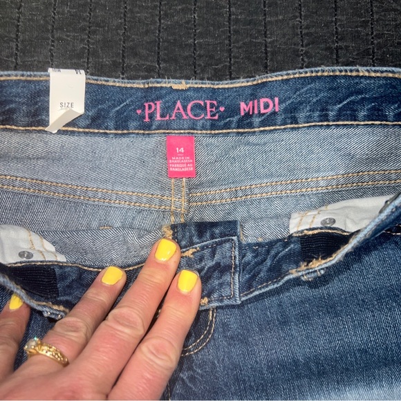 2019 The Children's Place Girl's 2-Tone Denim Midi Cuffed Raw Hem Shorts; 14 - Picture 4 of 4
